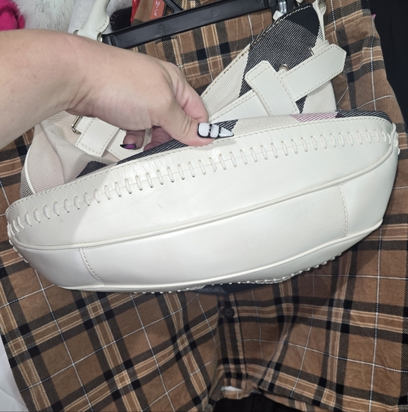 🍁🍂🍁🍂🍁NEED GONE LIKE NEW Burberry Bag  MegA Check Nova Leather Buckle Hobo - Picture 6 of 16